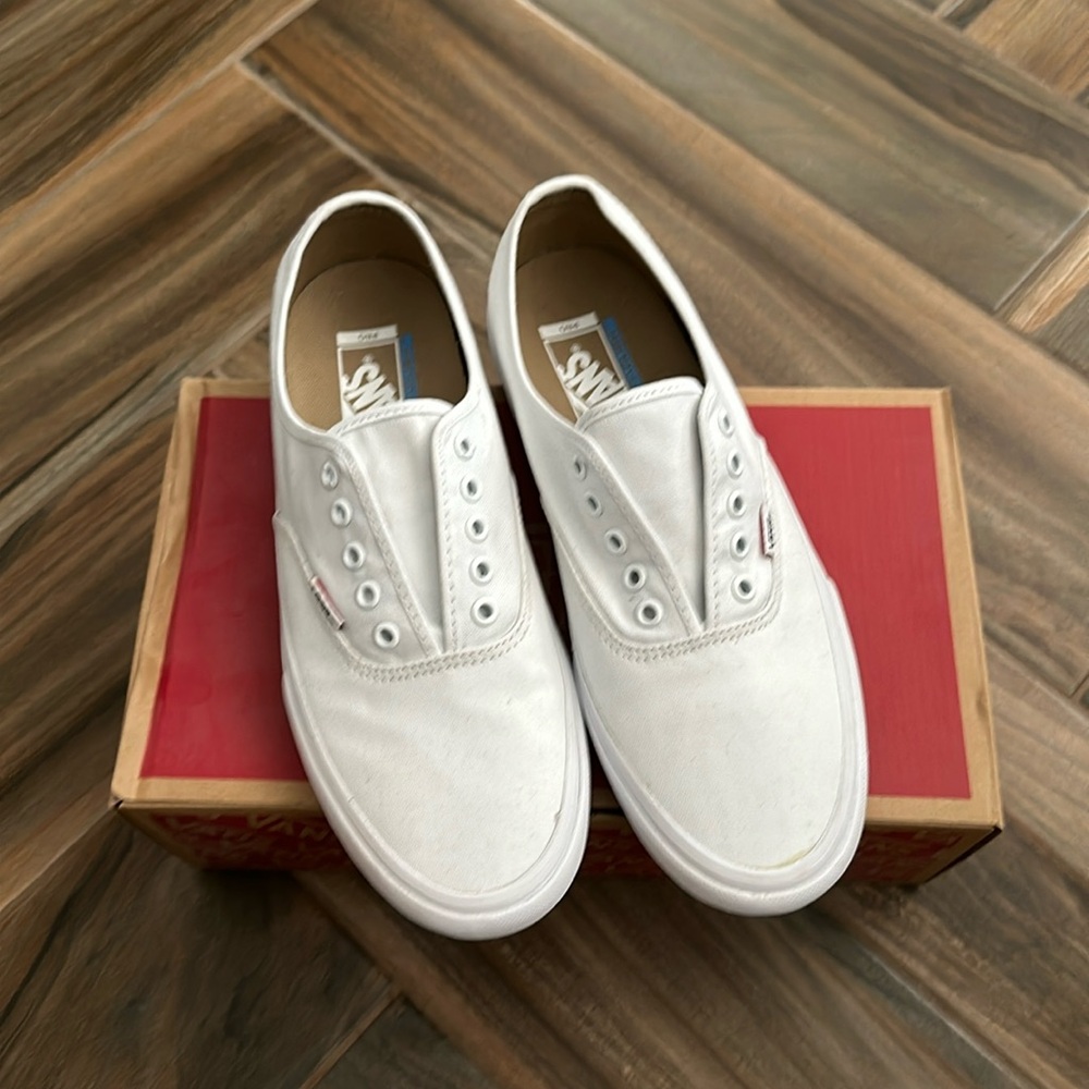 Vans true white tennis shoes sz 9.5